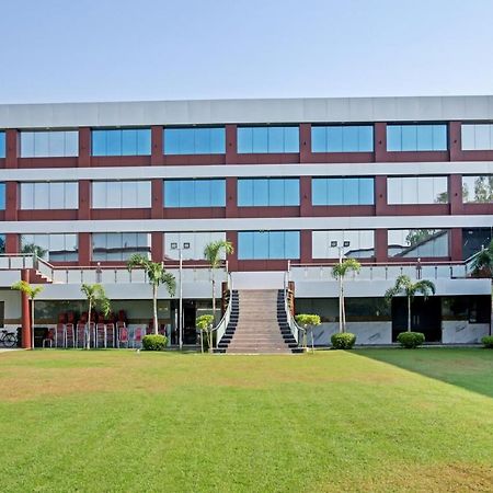 Oyo 62241 Swastik Garden Otel Dhāmpur Dış mekan fotoğraf